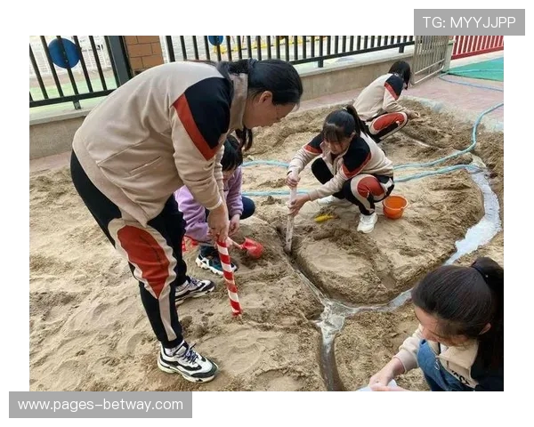 沙坑游戏案例观察第一阶段:幼儿社交互动与自主探索的初步分析 沙坑游戏案例观察第一阶段:幼儿社交互动与自主探索的初步分析